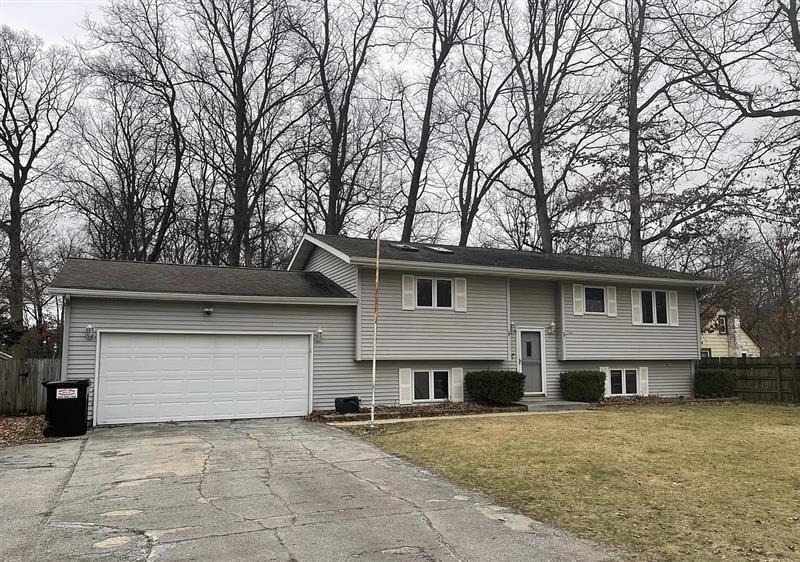 8221 Oakside St, Portage, MI 49002 House Rental in Portage, MI