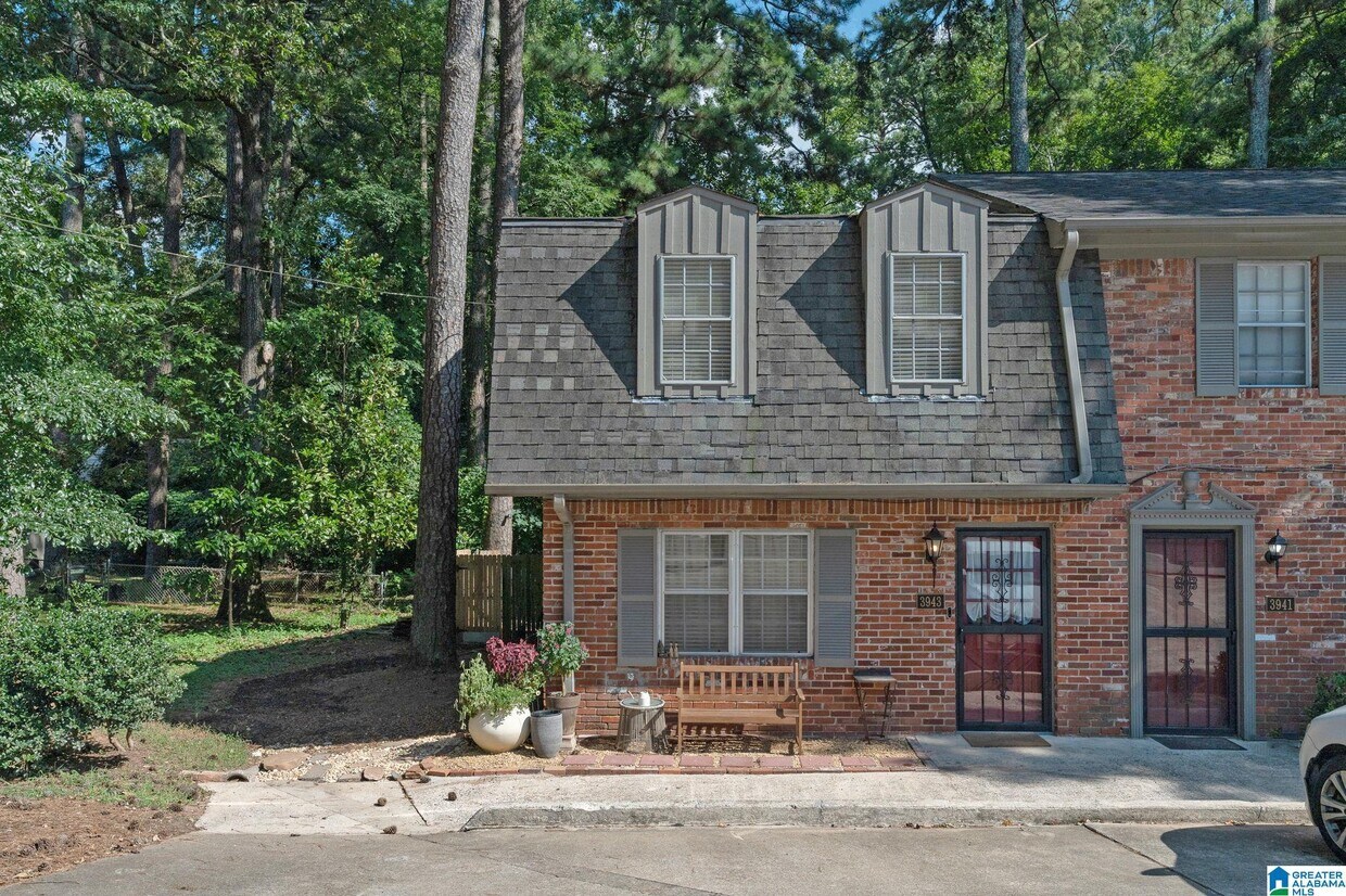 Primary Photo - 3943 Montclair Rd