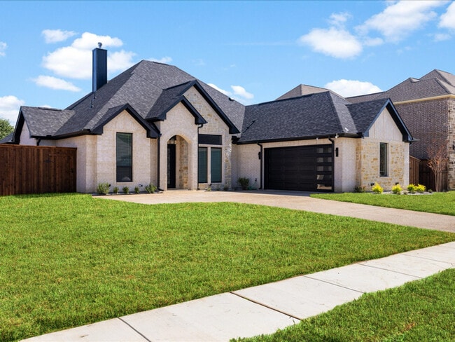 Building Photo - 8103 Oak Hollow Dr