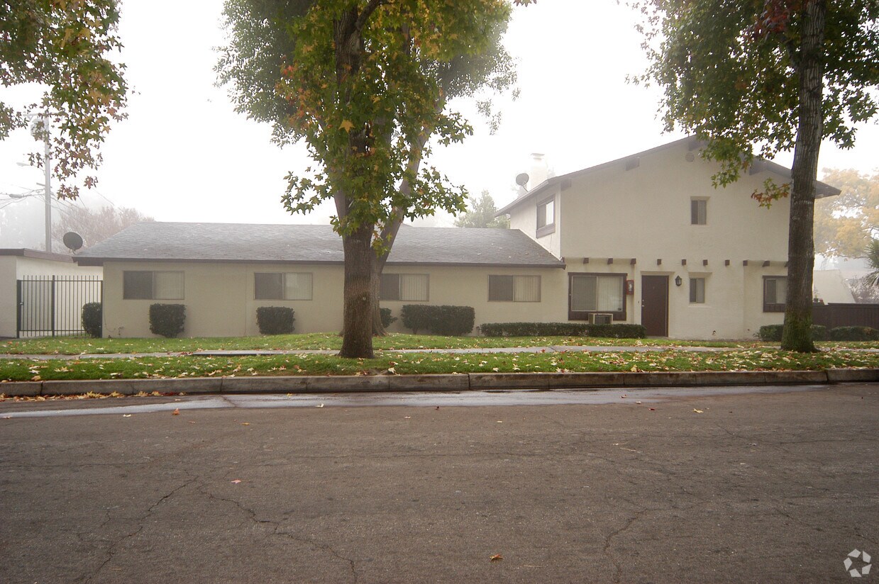 Building Photo - Casa Del Rey Apartments