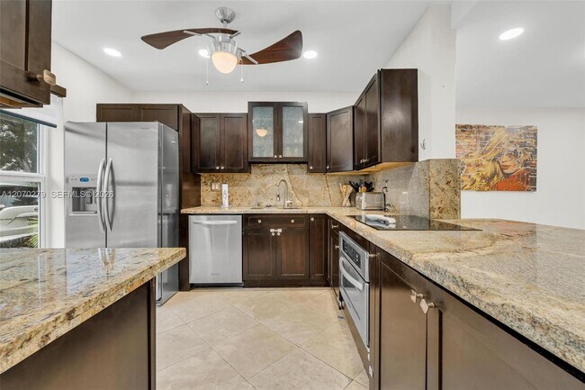 Foto del edificio - 3690 NE 167th St