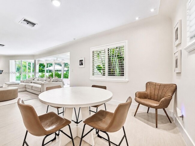 Foto del edificio - 600 NE 52nd Terrace