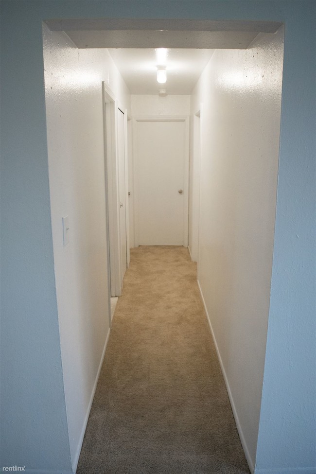 Building Photo - 2 br, 1 bath Apartment - 772 Green Rd Apt 207
