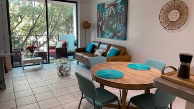 Building Photo - 1673 Bay Rd