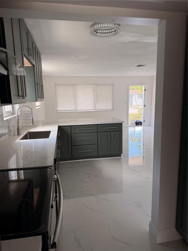 Foto del edificio - 7380 Cleveland St