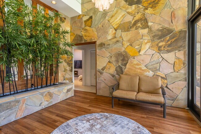 Foto del edificio - 2903 Banyan Blvd Cir NW