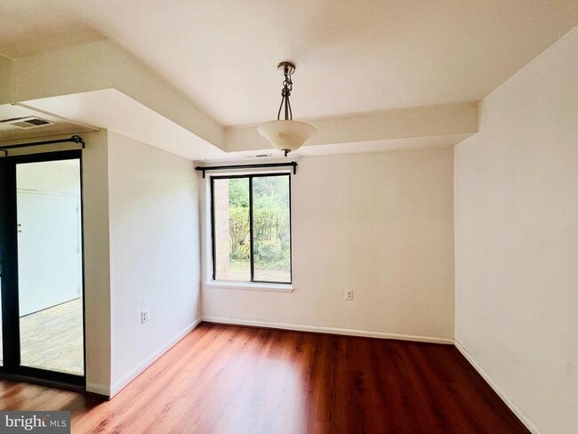 Building Photo - 10570 Twin Rivers Rd