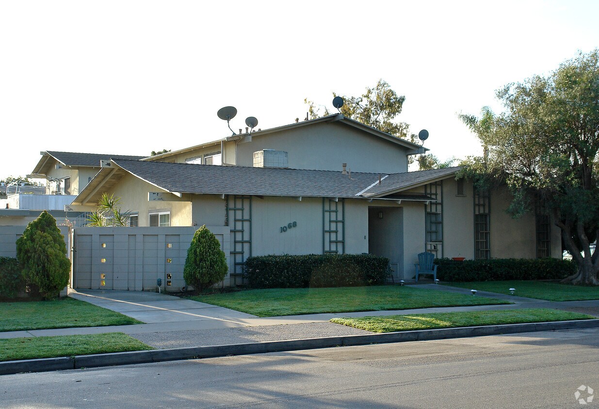 Primary Photo - 1068 Rutland Rd