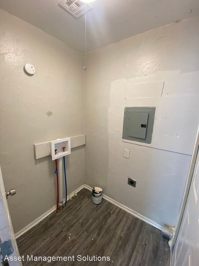 Building Photo - 3 br, 1 bath House - 3000 SW 51st St