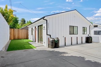 Building Photo - 5044 1/2 Hartwick St