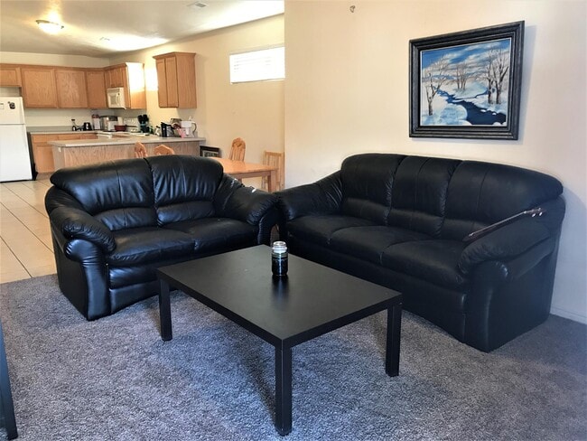 Building Photo - 1963 N Canyon Rd