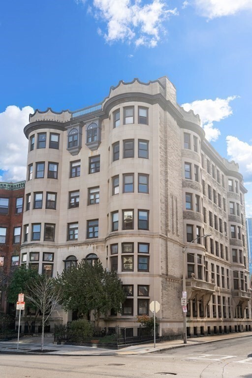 Foto principal - 857 Beacon St