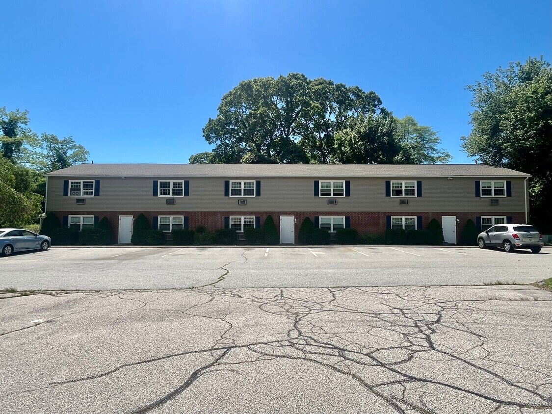 15 Peggy Ln, East Lyme, CT 06357 Room for Rent in East Lyme, CT