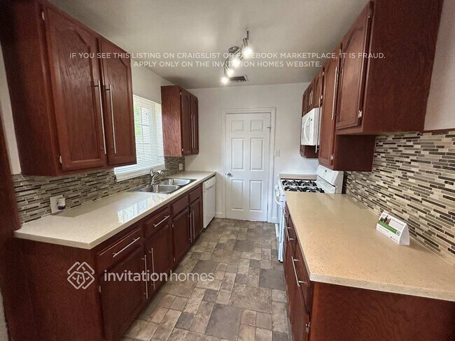 Foto del edificio - 6509 Whitman Ave