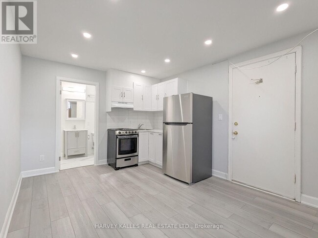 Building Photo - 125 Shelborne Ave