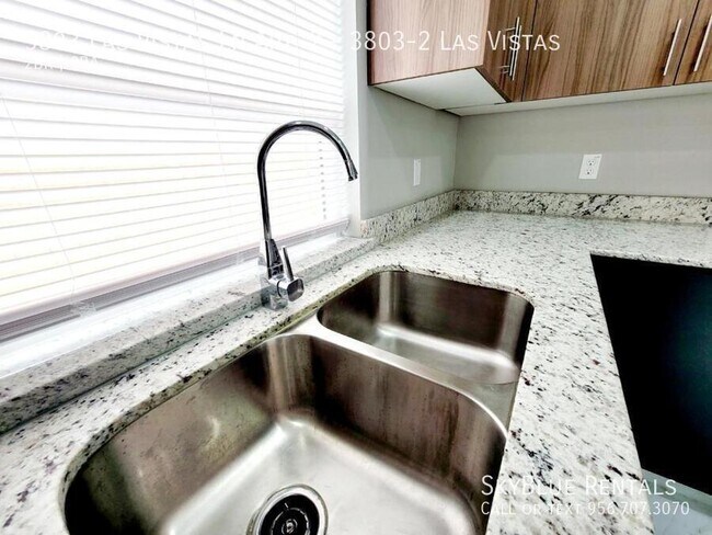 Foto del edificio - 3803 Las Vistas Ln