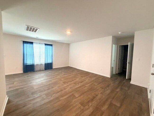 Foto del edificio - 526 Leven Dr