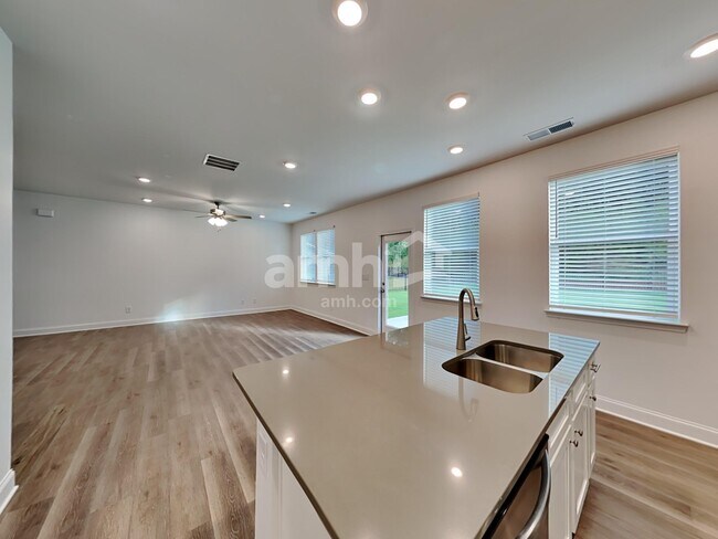 Building Photo - 1043 Highland Walk