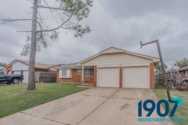 Foto del edificio - Charming 3-Bedroom Home in Moore with Spac...