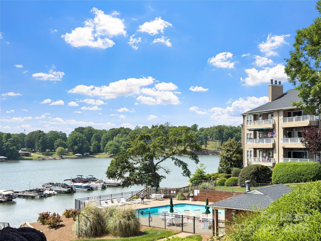 Building Photo - 9808 Emerald Point Dr