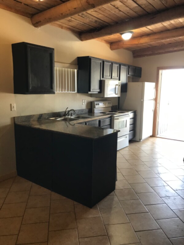 Foto del edificio - 2020 E Ambush St