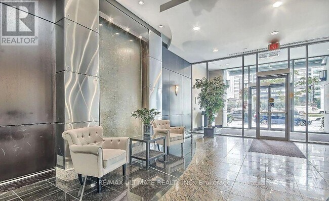 Building Photo - 30 Grand Trunk Crescent