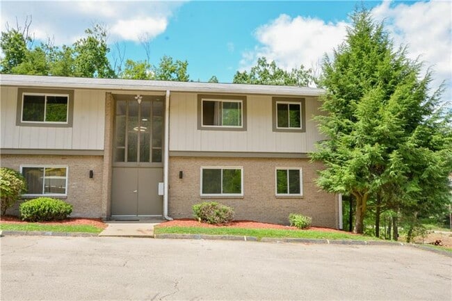 Building Photo - 120 Penn Pleasant Dr