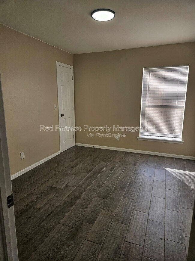 Building Photo - 4514 Leonard Blvd S