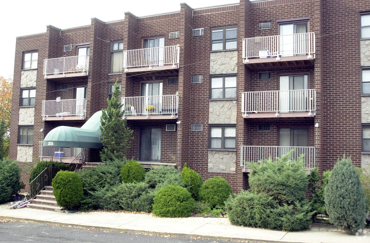 Valley Vista Condominiums Apartments in Palisades Park, NJ