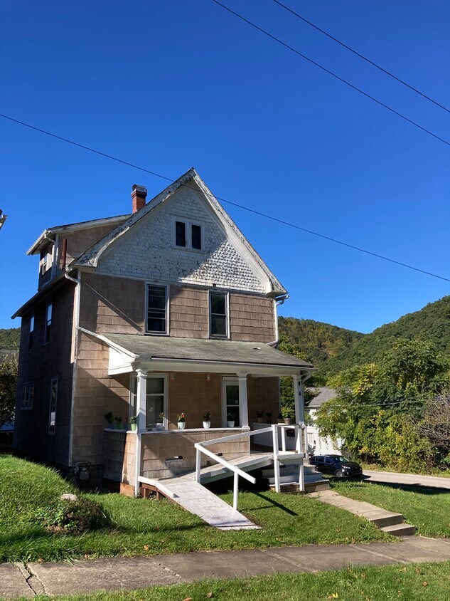 4 Moran St, Oil City, PA 16301 House Rental in Oil City, PA