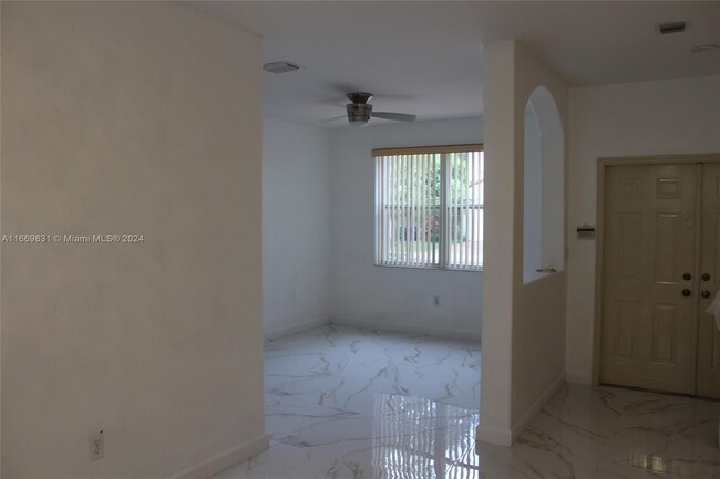 Foto del edificio - 3433 SW 171st Terrace