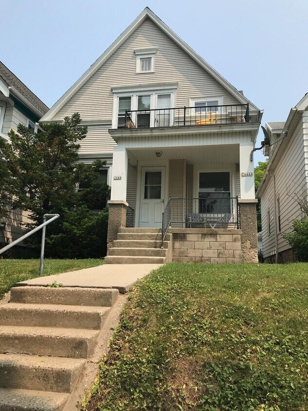 Foto principal - 3444 N Newhall St