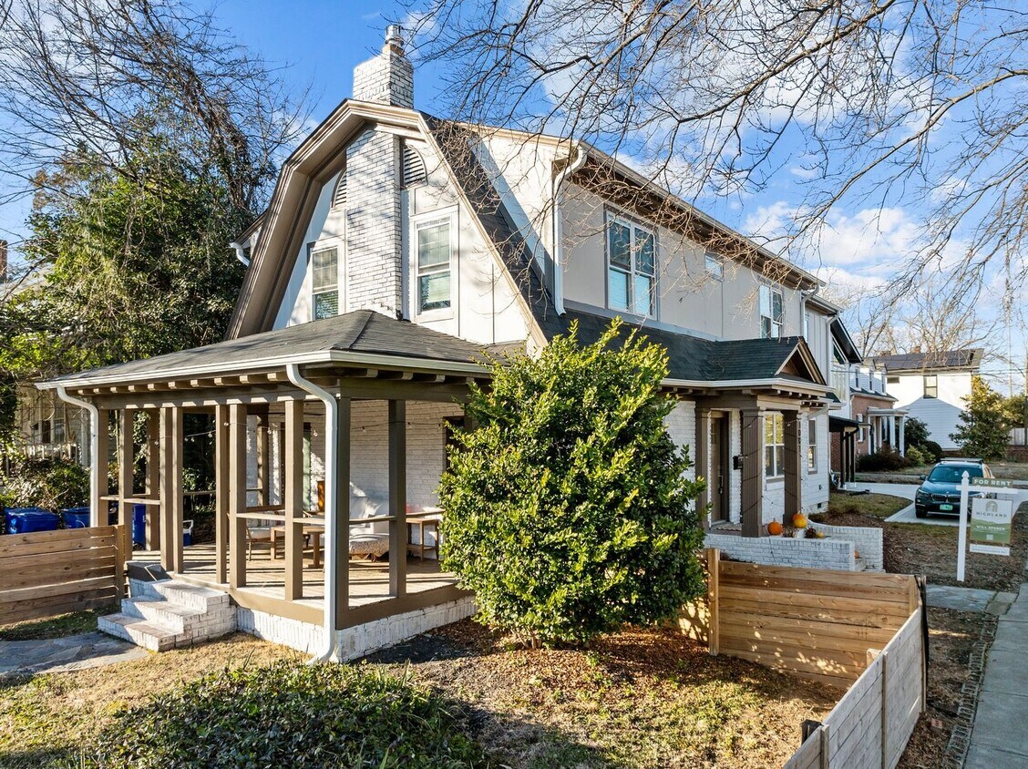 Primary Photo - Stunning Fully Renovated 5-Bedroom Home in Desirable Trinity Park, Durham