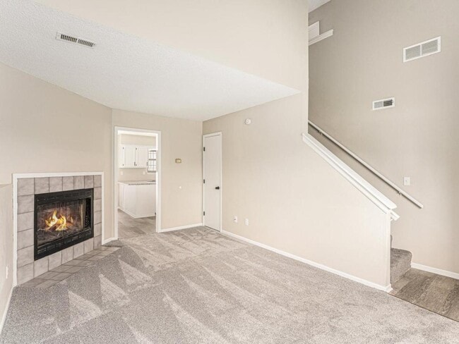 Building Photo - 810 SW Pinebrook Village Ct