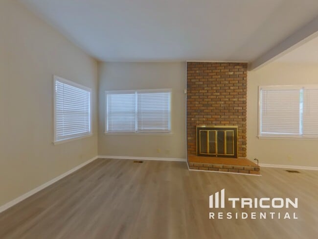 Building Photo - 2087 Meadowbrook Dr SW