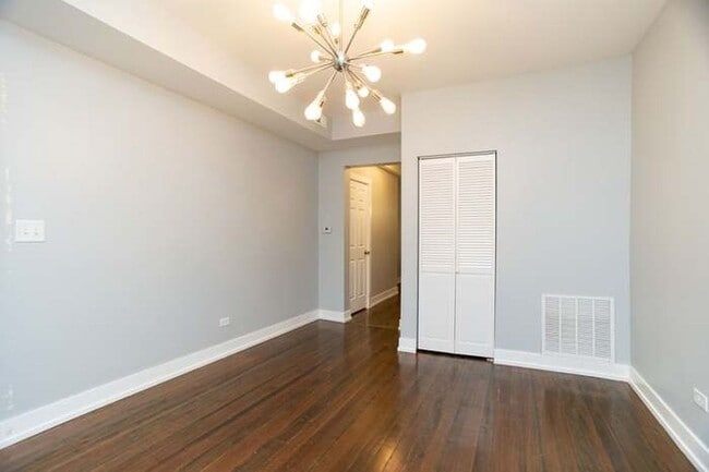 Building Photo - 2657 N Ridgeway Ave