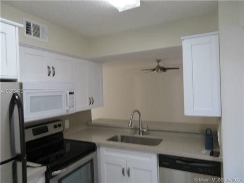 Building Photo - 1054 Coral Club Dr