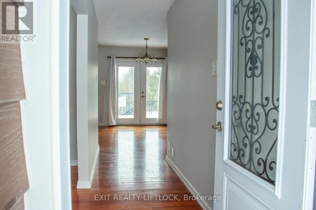 Photo du bâtiment - 2105 Deer Bay Rd