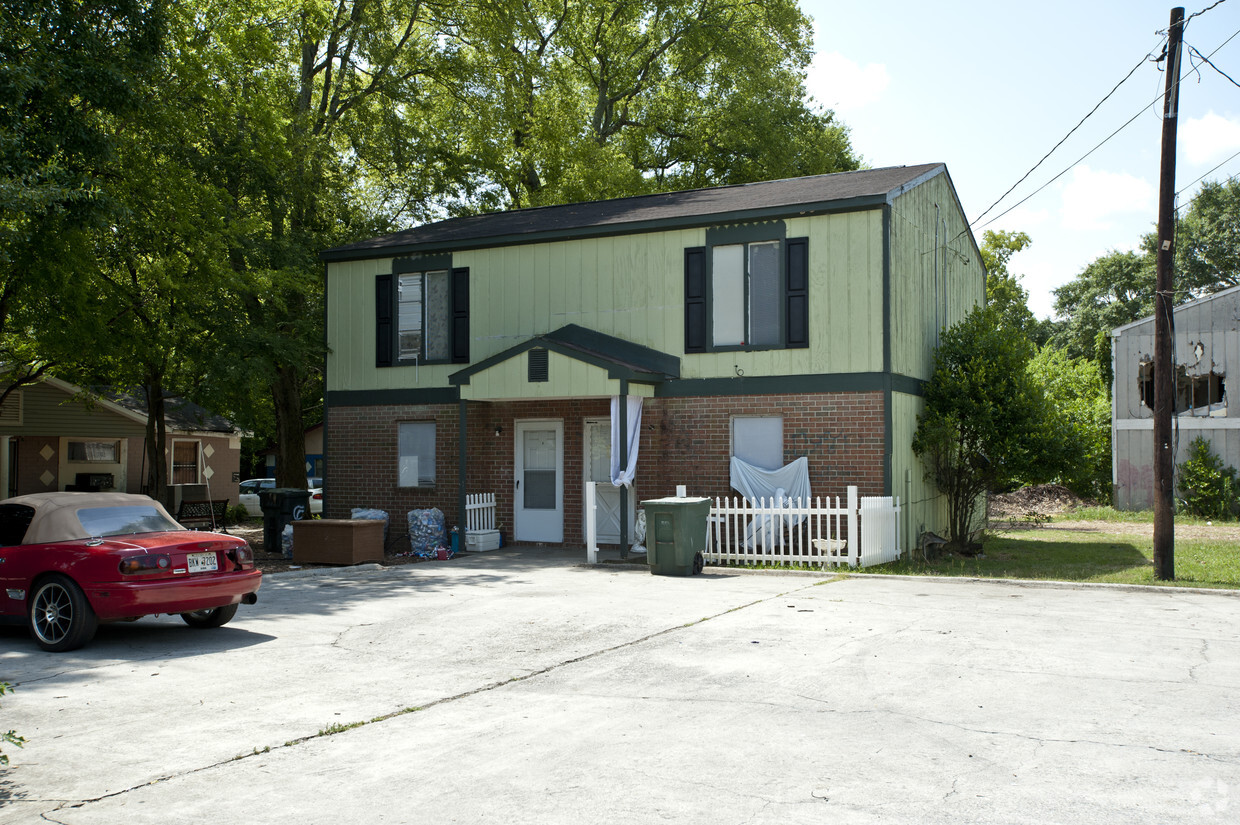 Foto del edificio - Forest Avenue Duplexes