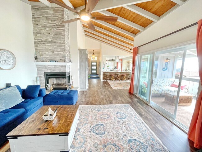 Foto del edificio - Wailuku Heights Executive Style 3Bed/2Bath Furnished Upstairs Home - Pool w/ cabanas - Most Utili...