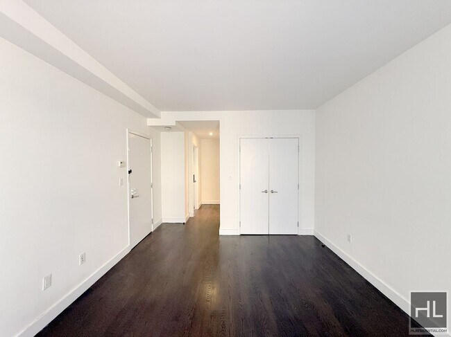 Building Photo - NO FEE 2 bed 2 bath with laundry in unit. | 21st floor | upper west side.