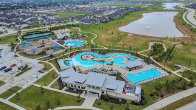 Building Photo - 21003 Bay Vlg Dr