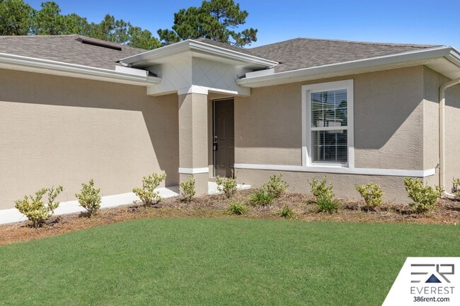 Foto del edificio - LIKE NEW 3/2/1 TOWNHOUSE IN BEAUTIFUL SEMINOLE WOODS