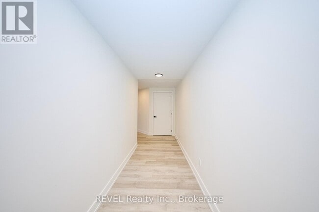 Photo du bâtiment - 300B-300B Fourth Ave