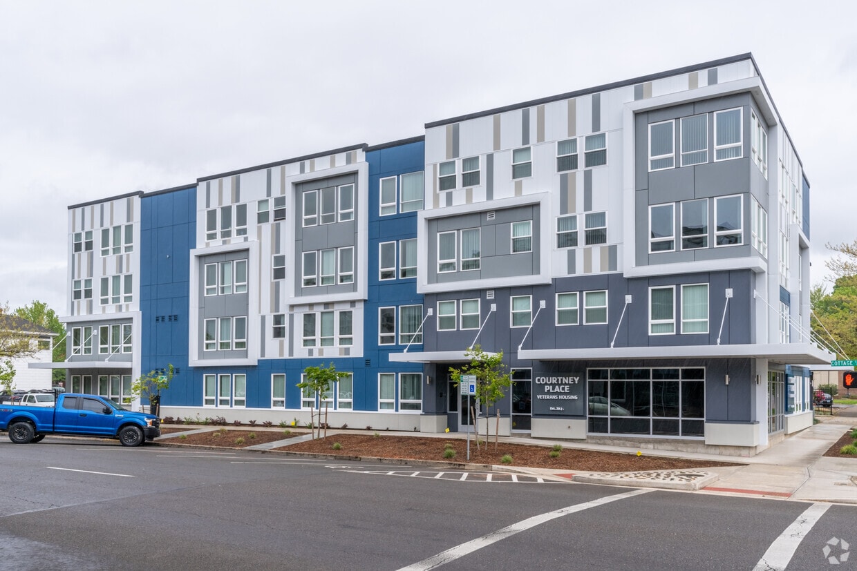 Courtney Place Apartments in Salem, OR