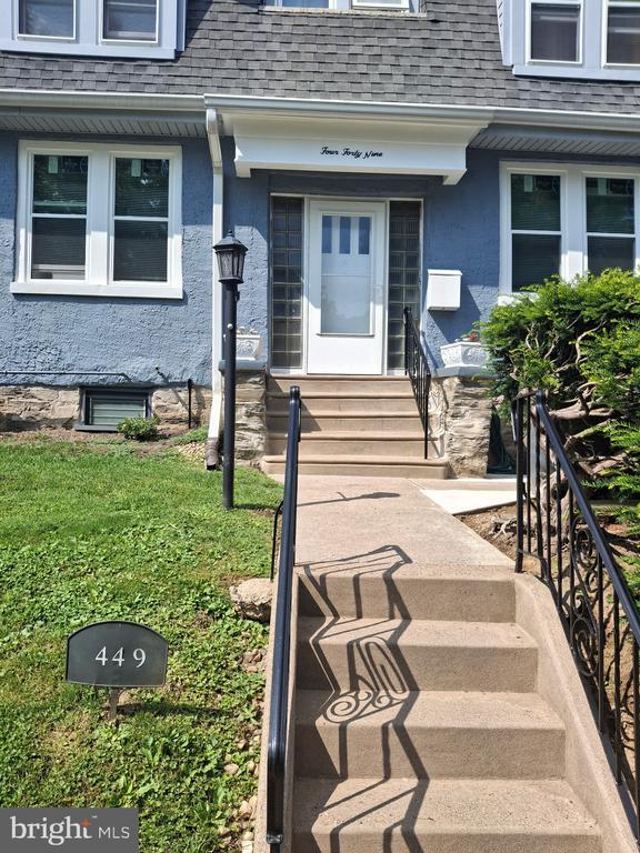 Primary Photo - 449 Roslyn Ave