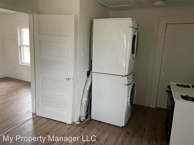 Building Photo - 1 br, 1 bath House - 108 Moore Street