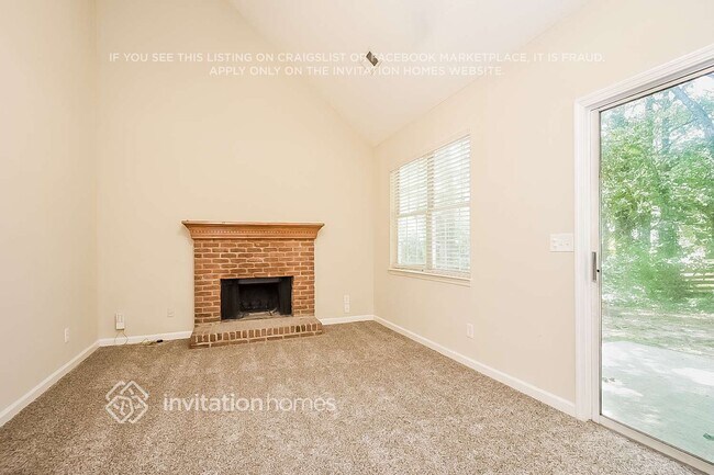 Foto del edificio - 2640 Woodside Dr