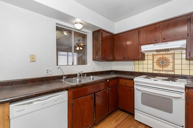 Building Photo - Rental Availalble