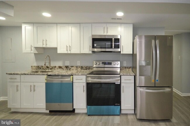 Building Photo - 46670 Midway Dr